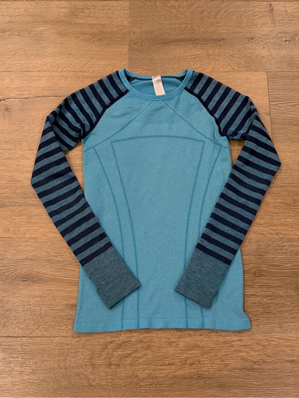 Girls Ivivva Lululemon Fly Tech Long Sleeve Blue Striped
